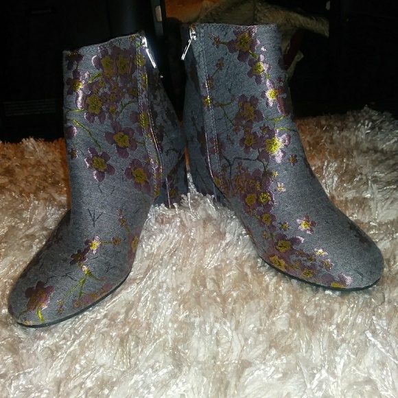 Ankle Boots - Picture 1 of 3